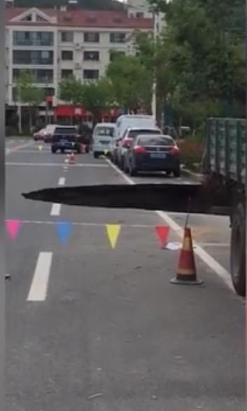 青島地鐵施工段坍塌5人被困 暫未接到人員傷亡反饋