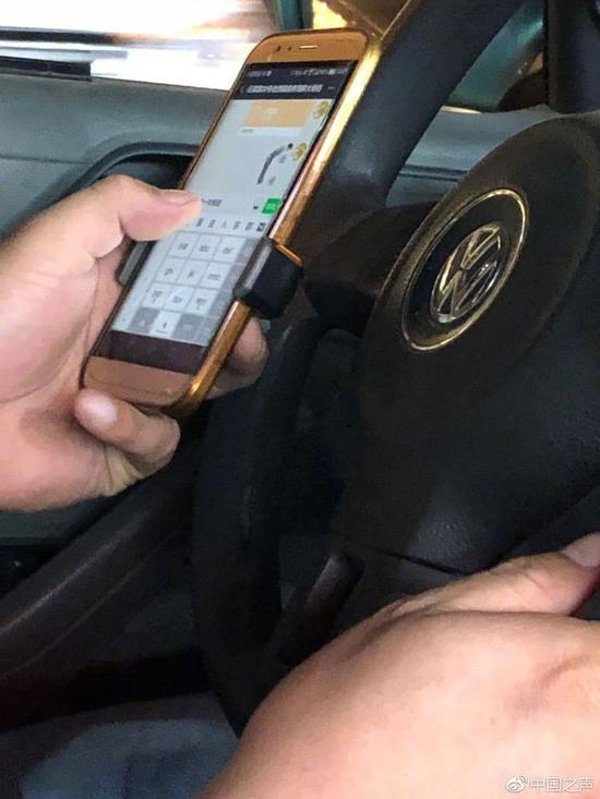 飯店有專(zhuān)人接待，司機(jī)：每拉一單回扣高達(dá)30%