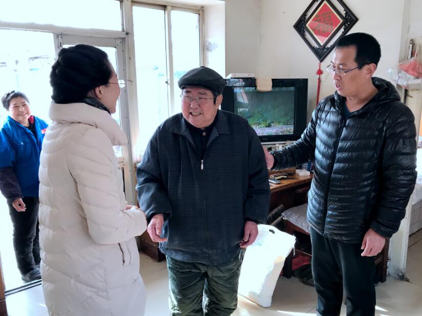 長(zhǎng)島一校走訪慰問(wèn)老黨員 新春佳節(jié)送溫暖