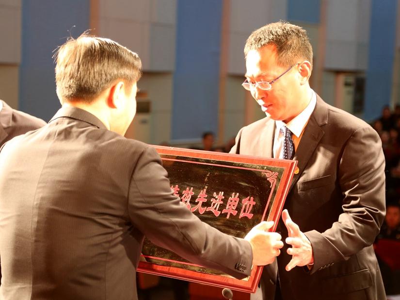 長島一校在全縣總結(jié)表彰大會喜獲兩項大獎