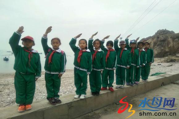 長(zhǎng)島縣大欽島中心小學(xué)開展“崇尚歷史 走進(jìn)唐王山 ”研學(xué)活動(dòng) (8).jpg